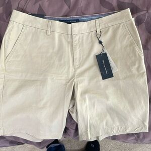 NWT Tommy Hilfiger size 10 Hollywood short
